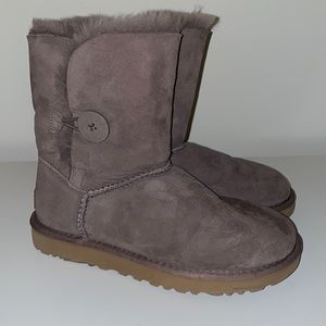 bailey button boots